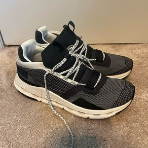 EUC ON Cloudnova women's size 9.5